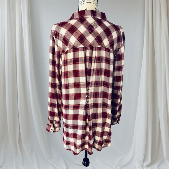 Maurices women’s XL Red & White Plaid Collared Button Up Shirt - Picture 9 of 9